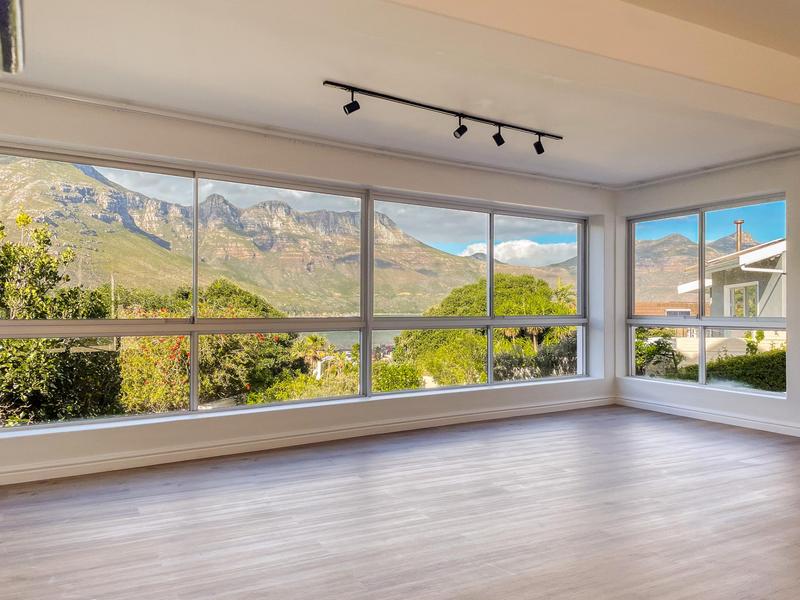 To Let 4 Bedroom Property for Rent in Hout Bay Western Cape